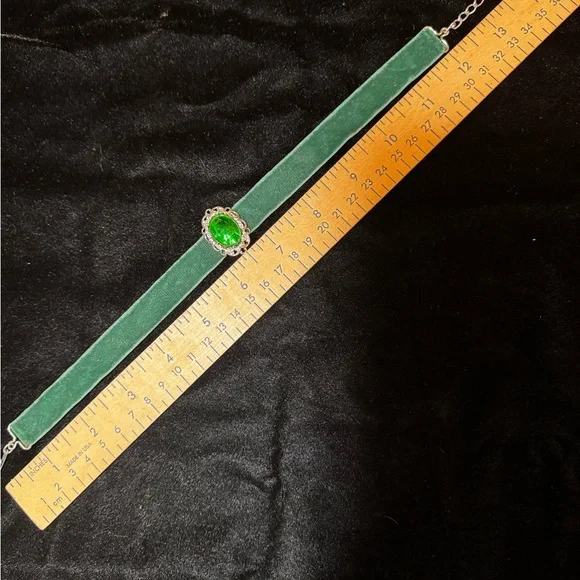Girls Green Velvet Choker - Picture 5 of 6